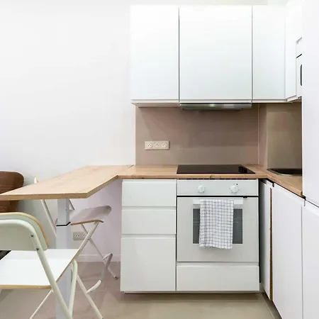 Modern -1bdr 4p - 300m From The *